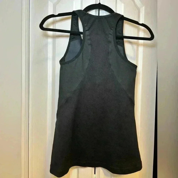 Nike - Tank Top - Picture 2 of 9